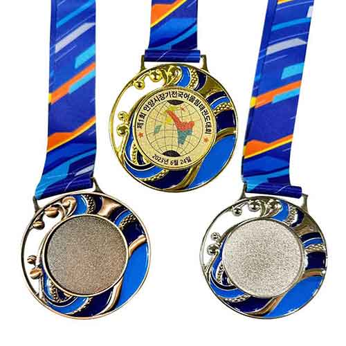 �÷� ĳ���� �޴� 7cm